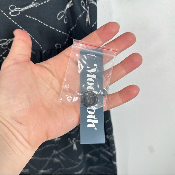 Modcloth Women's Size Small Dark Grey Scissors Graphic Print V Neck Mini Dress - Picture 5 of 6